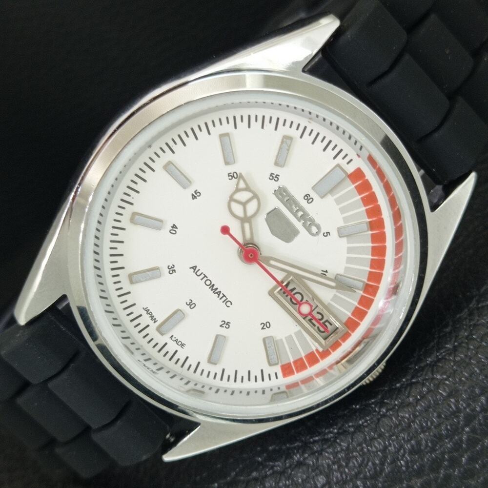 Vintage 1984 Seiko Automatic Mens Silver Watch W/daydate & Red accents